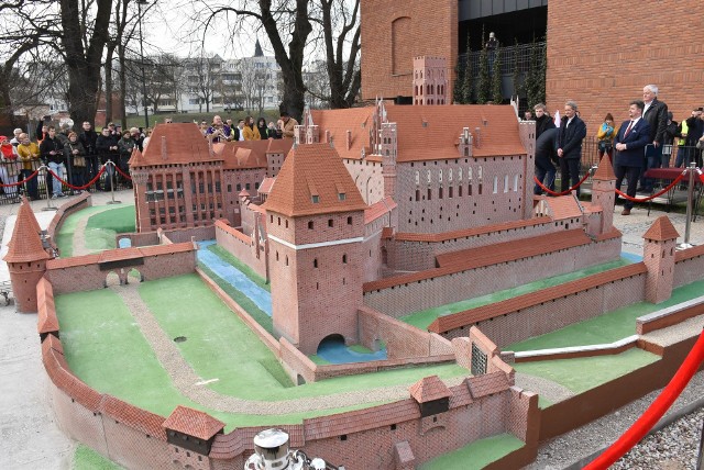 Nowa miniatura zamku w Malborku to nie tylko „zwykła” atrakcja turystyczna. Jest to również miejsce edukacji historycznej