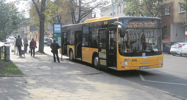 Autobusowa linia nr 12 Miejskiego Zakładu Komunikacji w Stargardzie w wigilię i w sylwestra kursować będzie do godziny 18.36. Ostatni kurs o tej porze wykonany będzie do ulicy Moniuszki.