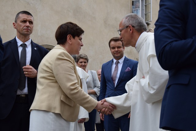 Premier Beata Szydło na Jasnej Górze na mszy prymicyjnej syna. Było sporo przedstawicieli rzadu