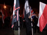 Marsz narodowców w Krakowie: zaśpiewali hymn i spalili flagi Unii Europejskiej [ZDJĘCIA, WIDEO]