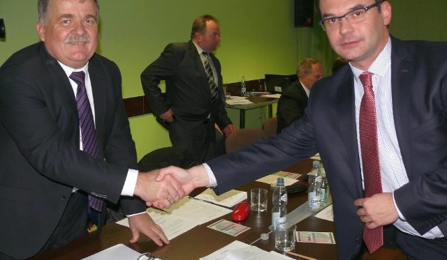 Od wygranych wyborów w 2014 roku starosta Janusz Zarzeczny (z lewej) ma zastępcę Mariusza Sołtysa