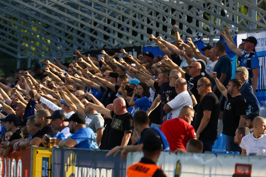 Hutnik - GKS Bełchatów. Kibice na meczu w Nowej Hucie. "Hutnik, Gieksa, sialalalala" [ZDJĘCIA]