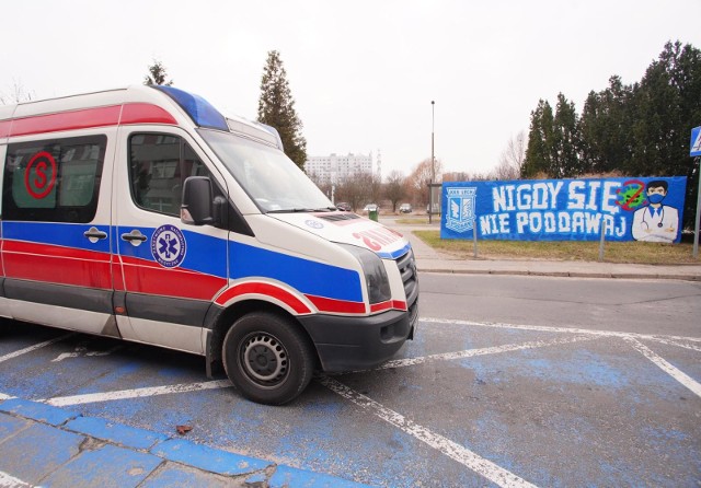 Jednoimienne szpitale na Podkarpaciu powoli wracają do normalnej działalności.
