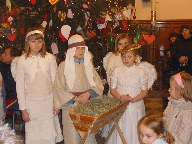 Jasełka wystawiono w święto Trzech Króli. Na zdjęciu młodzi aktorzy ze Szkoły Podstawowej nr 2 w Końskich.