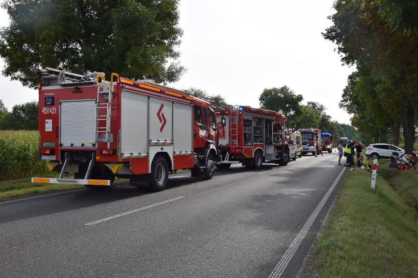 Wypadek motocyklistów koło Skierniewic. Na DK70 w Sierakowicach ciężko ranne osoby zabrały helikoptery. Informacje 9.09.2023