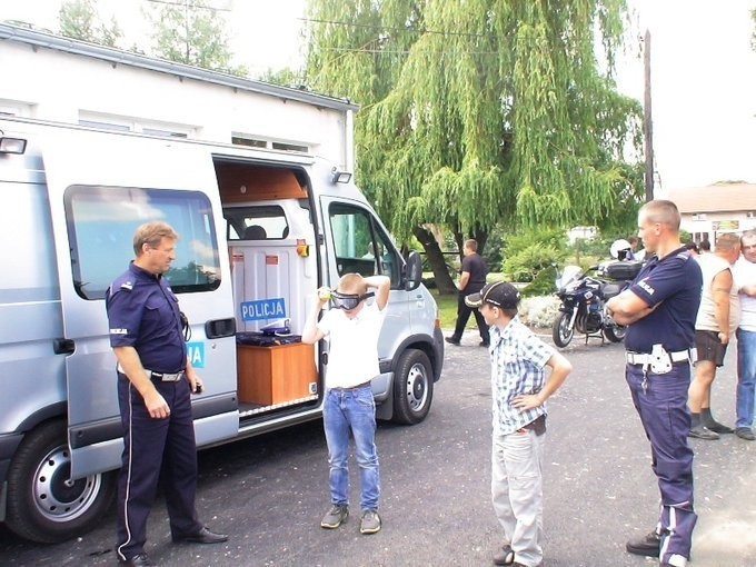 Policjanci na festynach w Piotrkowicach i Jaksicach