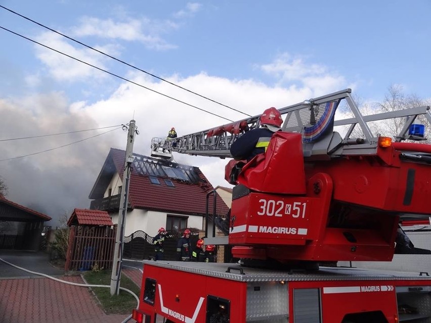 Pożar budynków na ulicy Ciechocińskiej w Krakowie.