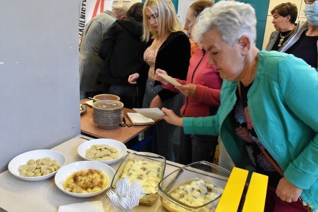 W piatek, 25 maca, Akademia Szkolnictwa AS w Inowrocławiu zaprasza do zakupu kulinarnych specjałów kuchni ukraińskiej. Dochód z akcji przekazany zostanie na rzecz uchodźców z Ukrainy