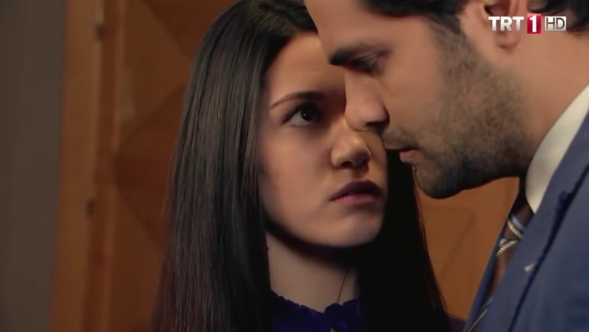 "Więzień miłości" odcinek 95. Sevim podaje Yenerowi adres Zehry! Ömer coraz bardziej zbliża się do żony! [STRESZCZENIE ODCINKA]