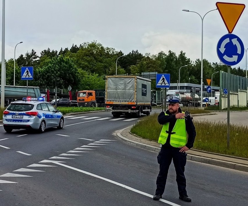 Konwój ze sprzętem medycznym przejechał przez Białystok. 47 ciężarówek wiezie blisko 300 ton środków ochrony na Białoruś [ZDJĘCIA]