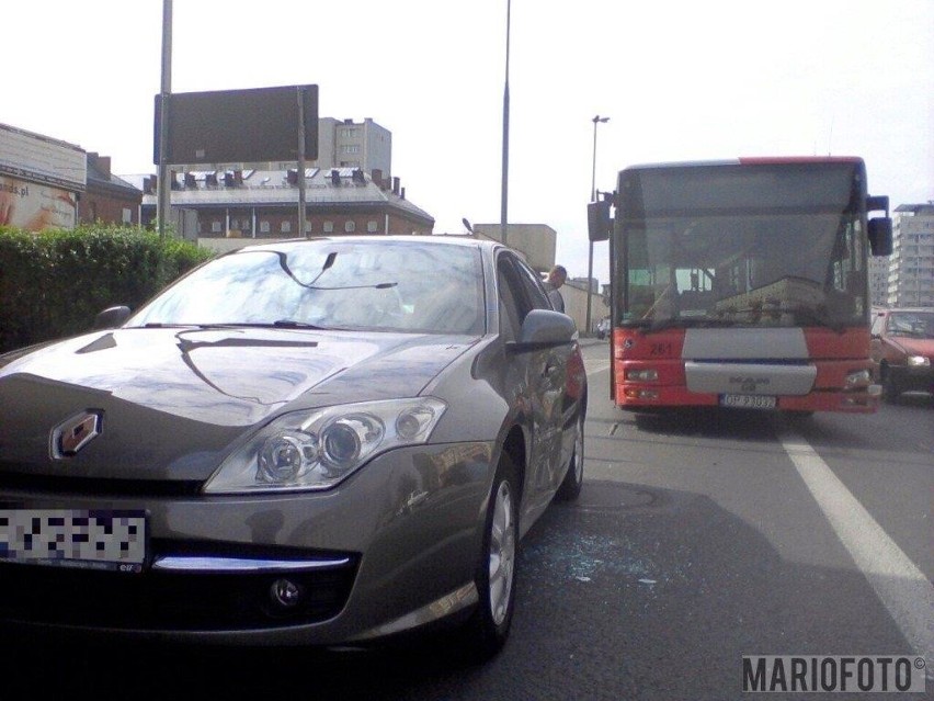 Kolizja renault z autobusem MZK