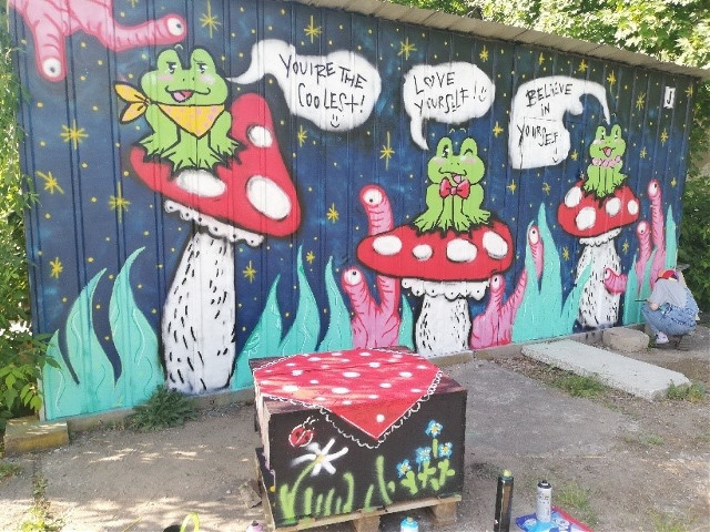 Na terenie ogrodu społecznościowego przy rektoracie UwB powstał mural “Ogród żabologiczny”