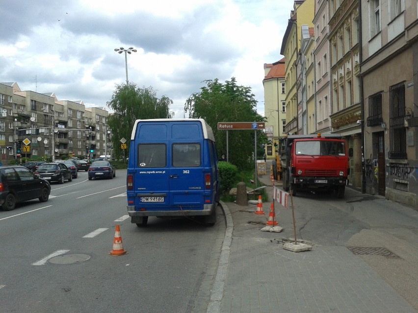 Wrocław: Awaria wodociagu. Utrudnienia na ulicy Kazimierza Wielkiego