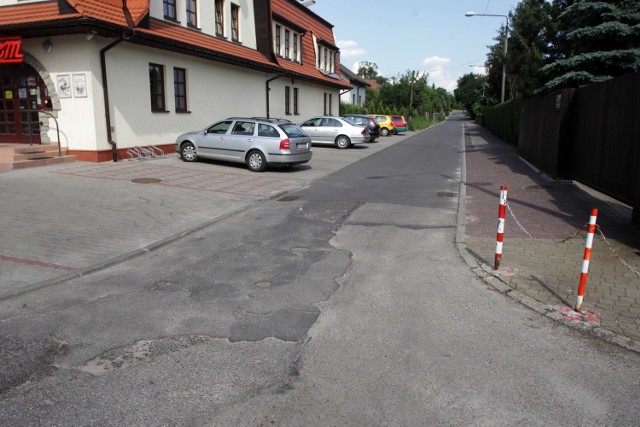 Ulica Wietnamska w Katowicach i jej niebezpieczne pułapki: wyrwy, dziury i zapadliska
