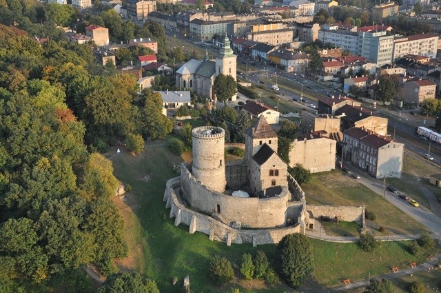 Tak wyglądało otwarcie będzińskiego targowiska 9 maja br. Ludzi było sporo, ale wszyscy starali się zachować ostrożność Zobacz kolejne zdjęcia/plansze. Przesuwaj zdjęcia w prawo - naciśnij strzałkę lub przycisk NASTĘPNE