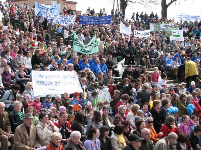 Przed rokiem powiedzieli to głośno podczas protestu w Kruszwicy. W happeningu wzięli udział: wędkarze, myśliwi, leśnicy, nauczyciele, uczniowie, samorządowcy i parlamentarzyści.