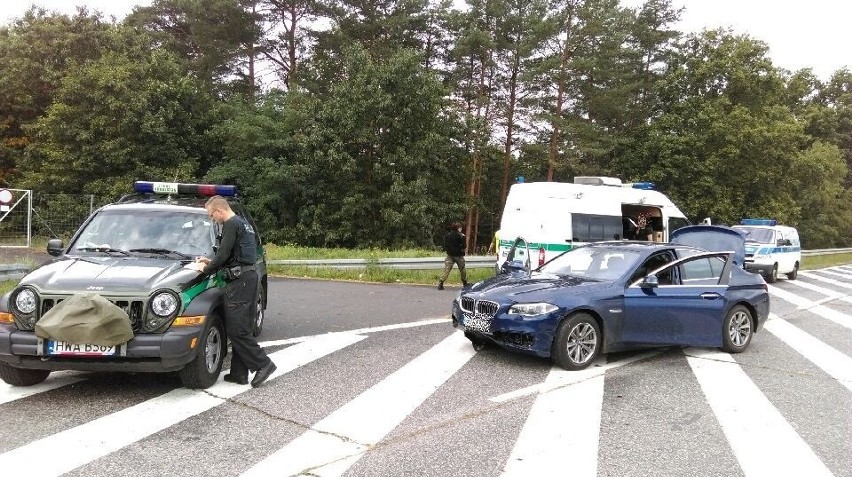 Funkcjonariusze straży granicznej odzyskali bmw i trzy...