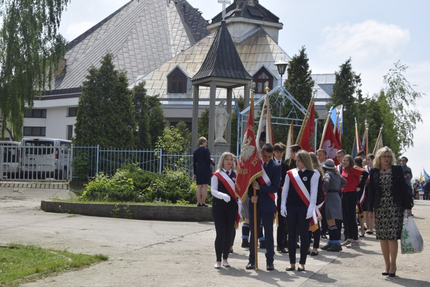 Od mszy w kościele parafialnym pw. NMP Wspomożycielki...