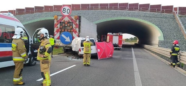 Do wypadku doszło między Bojanowem a Rawiczem.