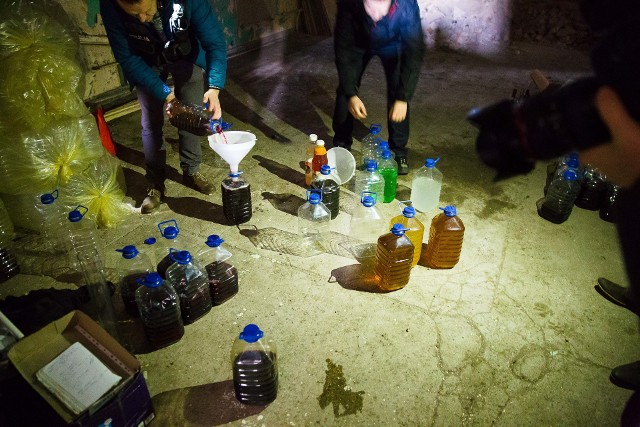 Ponad 600 litrów alkoholu oraz około 14 tysięcy litrów gotowego zacieru zabezpieczyli białostoccy policjanci