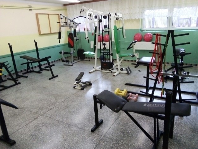 W szkole w Krynkach  z inicjatywy nauczyciela wychowania fizycznego powstała siłownia (ZDJĘCIA)