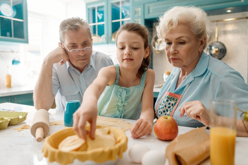 Relacja dziadkowie - wnuki jest ważna i potrzebna obu...