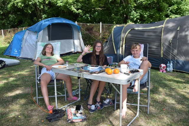 Ola z Opola wraz z przyjaciółmi z Wrocławia wypoczywa na kempingu w Pokrzywnej. I jest bardzo zadowolona.