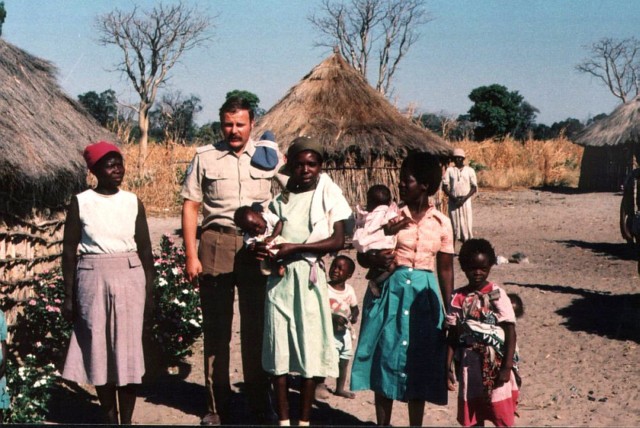 Zbigniew Benderski podczas misji polskiego kontyngentu w Namibii w 1989 roku.
