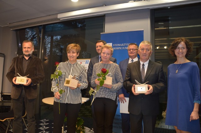 Od lewej: Wojciech Obarzanek, Irena Dudzik, Gabriela Dratwa, Gerard Żyła z ECO Serwis i Jadwiga Rymorz. Z tyłu: Jan Wach i Ryszard Dratwa.