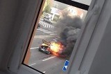 Pożar auta na ul. Wrocławskiej w Zielonej Górze. Z ogniem walczyły dwa zastępy strażaków