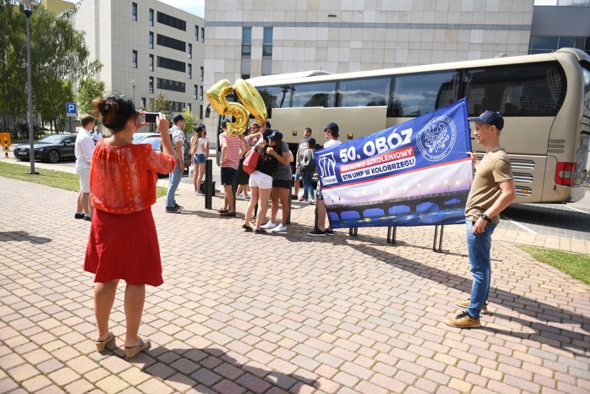 Trzydziestu wyróżniających się studentów Uniwersytetu...