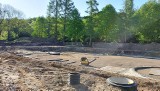 Trwa budowa basenu letniego na Kani w Opatowie. Czy popływamy w tym roku? Zobacz co zrobiono