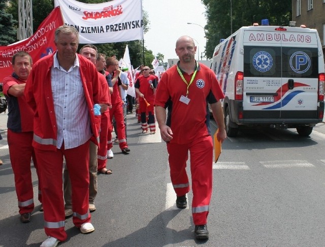 Od lipca ratownicy z jarosławskiego COM protestowali przeciw niedopuszczeniu szpitala do konkursu na pogotowie ratunkowe. Ich akcja zakończyła się ponownym wyborem ofert