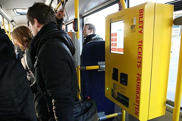 Automaty będą nie tylko w autobusach, ale też na mieście.