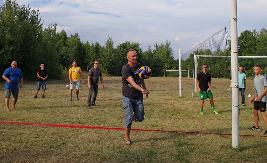 Gmina Brody. Radni lubią sport i propagują go osobiście na boisku