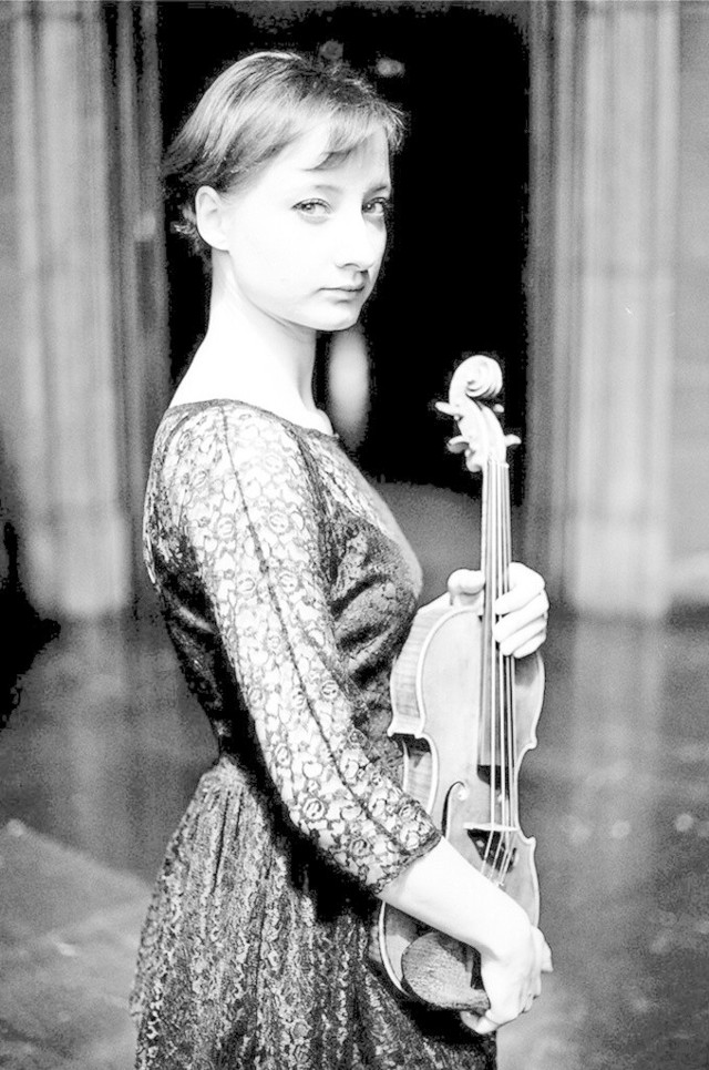 Niezwykle utalentowana skrzypaczka Anna Maria Staśkiewicz zagra w słupskiej filharmonii.
