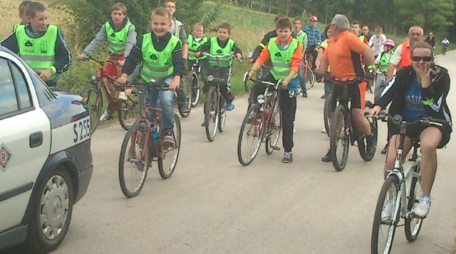 Gminny Rajd Rowerowy 2014 w Bejscach był udaną imprezą. Na dwóch kółkach kręcili &#8222;do lata&#8221; i dorośli, i młodzież. Humory dopisywały, kilometrów ubywało szybciej niż zwykle.