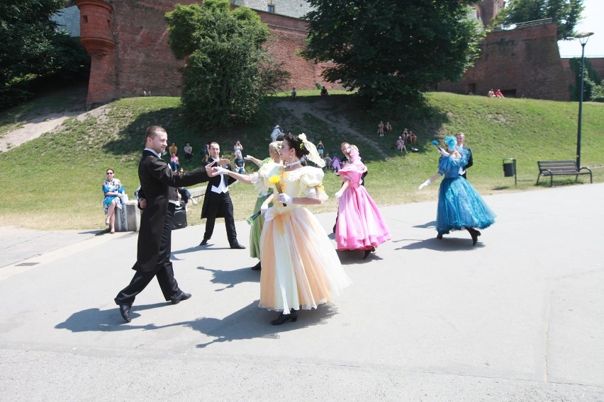 Balet Cracovia Danza zatańczył u stóp wawelskiego zamku [ZDJĘCIA]