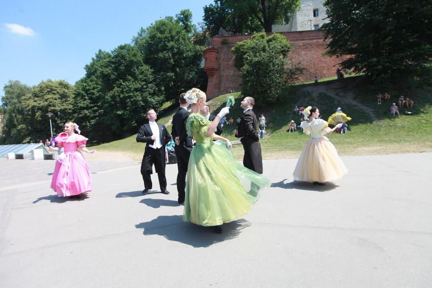 Balet Cracovia Danza zatańczył u stóp wawelskiego zamku [ZDJĘCIA]