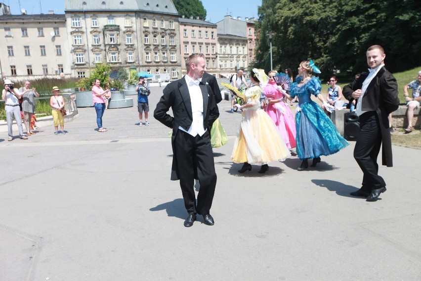 Balet Cracovia Danza zatańczył u stóp wawelskiego zamku [ZDJĘCIA]