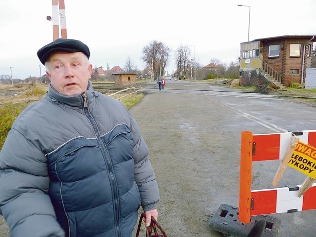 Remont trochę nam utrudnił codzienne dojazdy, ale cieszymy się, że w końcu będzie można jeździć tędy bez lęku o uszkodzenie samochodu - wskazuje Stanisław Dudziński.