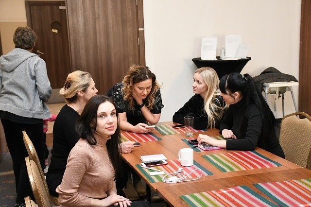 Grupa ukraińskich kobiet w hotelu w Dosłońcu