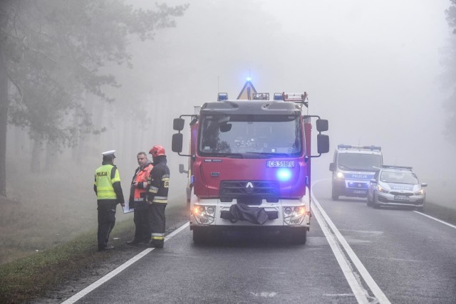 Na wysokości miejscowości Wabcz zderzyły się dwie osobówki i ciężarówka.