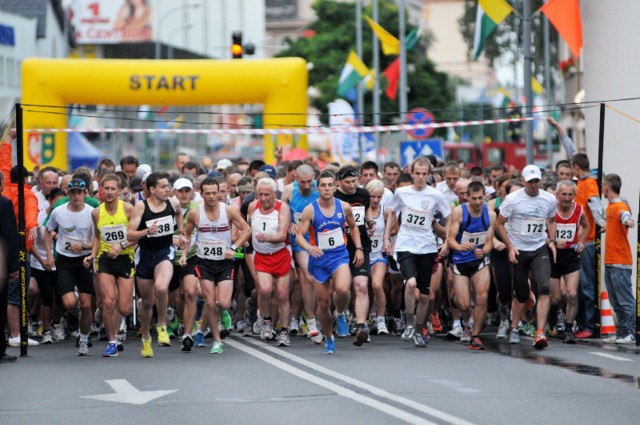 Start do Nocnego Biegu Bachusa, 2012 r.