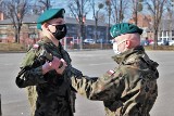 Opole. 75 elewów służby przygotowawczej otrzymało karabiny Kałasznikowa. Teraz rozpoczną strzeleckie szkolenie