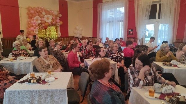 Dzień Kobiet w Domu Kultury w Kurzelowie. Więcej na następnych zdjęciach >>>