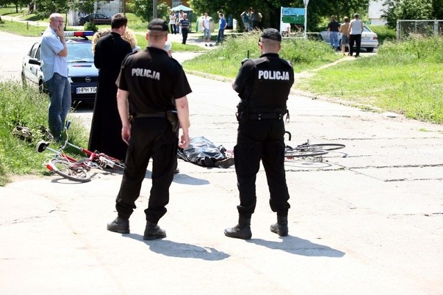 Na Gołębiowie I w Radomiu, w pobliżu garaży przy ulicy Powstańców Śląskich, znaleziono zwłoki 58-letniego mężczyzny.