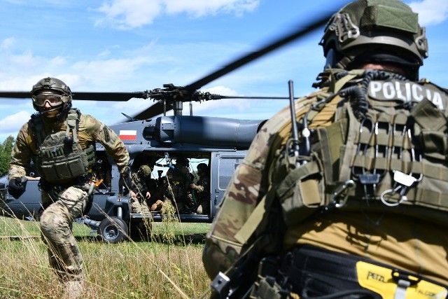 Podlascy kontrterroryści zakończyli kilkudniowe szkolenie z udziałem kolegów m.in. z jednostek wschodniej i południowej części Polski. Swoje umiejętności doskonalili m.in. strzelnicach oraz poligonach w Białymstoku i okolicy