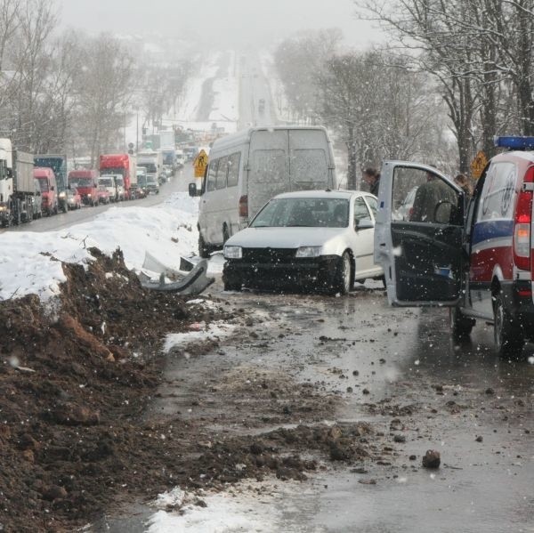 W kolizji samochodów nikt nie ucierpiał.