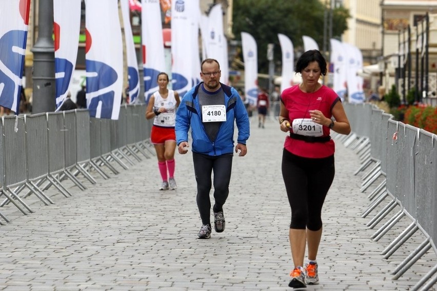 Maraton Wrocław - ZDJĘCIA - zawodnicy z numerami 3201 - 3400
